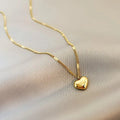 Colar Dourado Coração Pêssego Gravado Love | Corrente Clavícula Presente