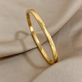 Bracelete Lisa Aço Dourado | Minimalista Tendência Presente Feminino