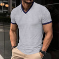 T-Shirt Masculina Gola V com Print de Letras – Casual, Versátil e Confortável