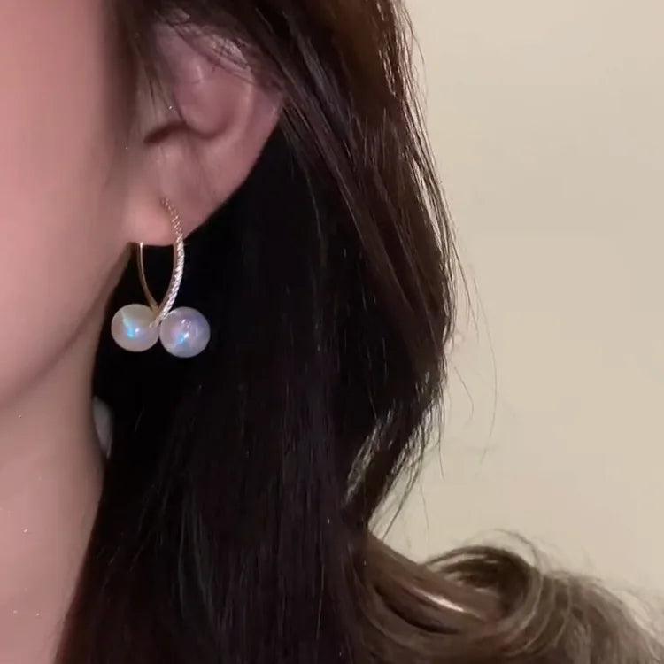 Brincos de pérola com borla, luxuosos e leves. joias sofisticadas para festas e eventos.