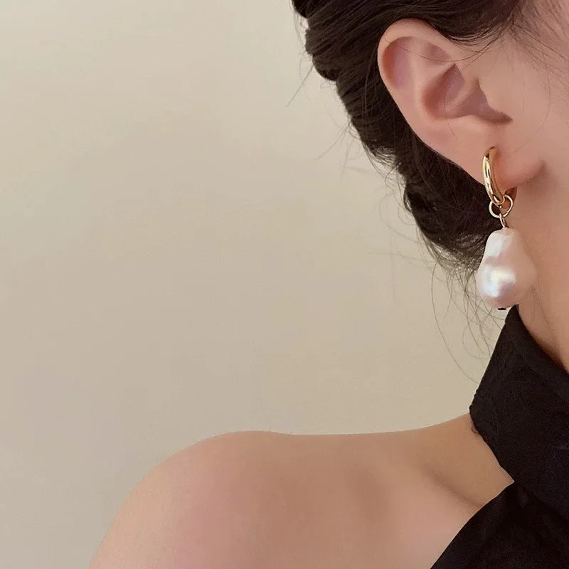 Elegantes brincos vintage em forma de gota de água com imitação de pérola, estilo irregular, para mulher. joias encantadoras e modernas, perfeitas para casamentos e aniversários.