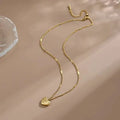 Colar Dourado Coração Pêssego Gravado Love | Corrente Clavícula Presente