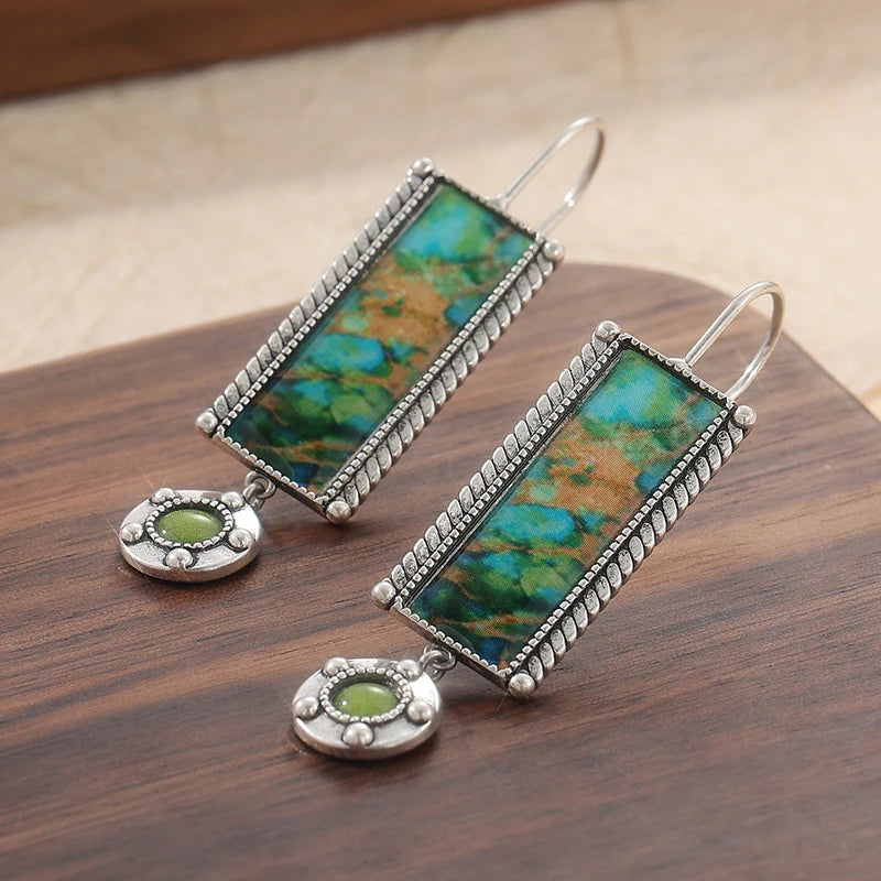 Brincos vintage com pendente quadrado em turquesa sintética verde e zircónia sintética, estilo joalharia feminina banhada a prata para banquetes.