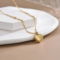 Colar Dourado Coração Pêssego Gravado Love | Corrente Clavícula Presente