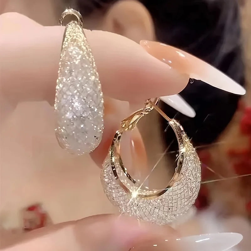 Brincos Argola com Malha Brilhante e Strass – Estilo Elegante para Festas