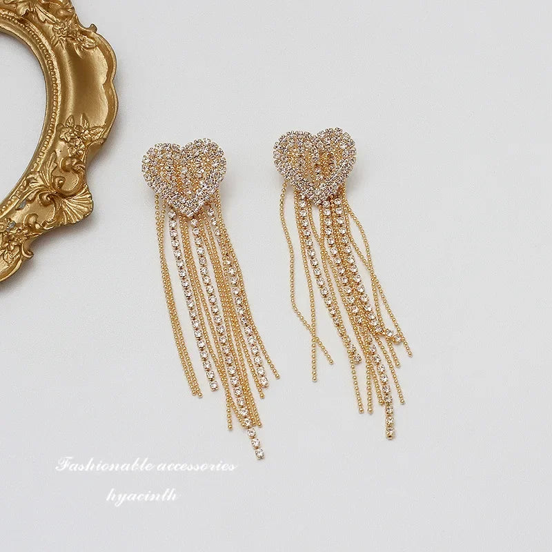 Elegantes brincos vintage em forma de gota de água com imitação de pérola, estilo irregular, para mulher. joias encantadoras e modernas, perfeitas para casamentos e aniversários.