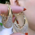 Brincos Argola com Malha Brilhante e Strass – Estilo Elegante para Festas